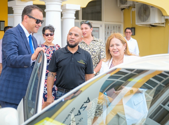 Departamento di Asunto Economico ta prome pa ricibi autonan electrico como programa piloto