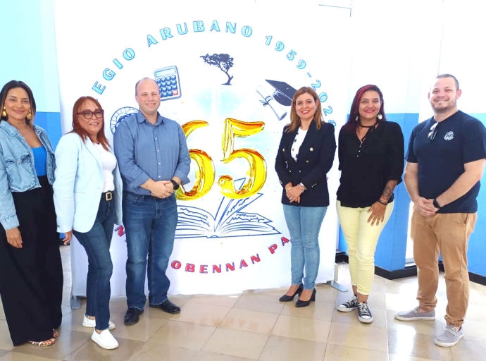 Colegio Arubano preparando un fiesta grandi na October