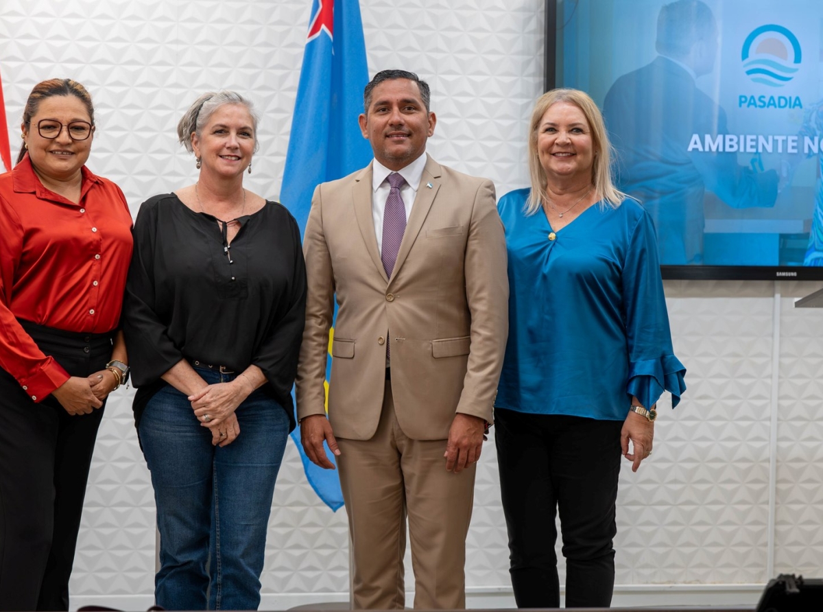 Minister Ursell Arends ta anuncia pasadia nobo