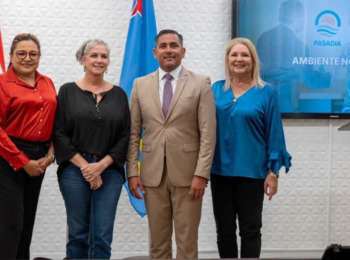 Minister Ursell Arends ta anuncia pasadia nobo