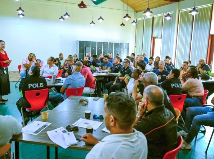 Polis y Ministerio Publico a duna presentacion tocante derecho di un victima