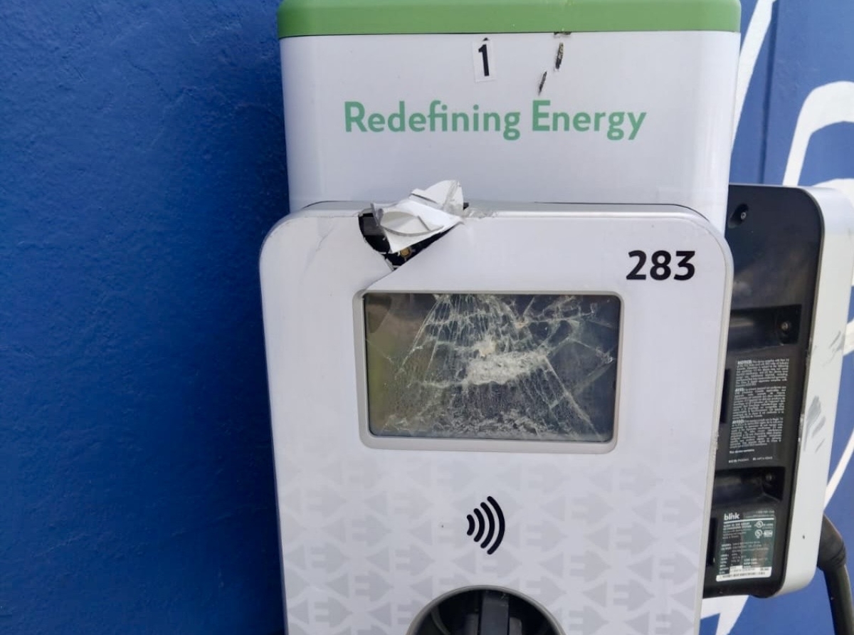 Vandalismo continuo riba ELMAR su EV ChargeUp Station na Pos Chiquito