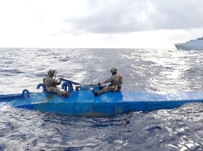 US Coast Guard a baha lote grandi di cocaina intercepta den Caribe