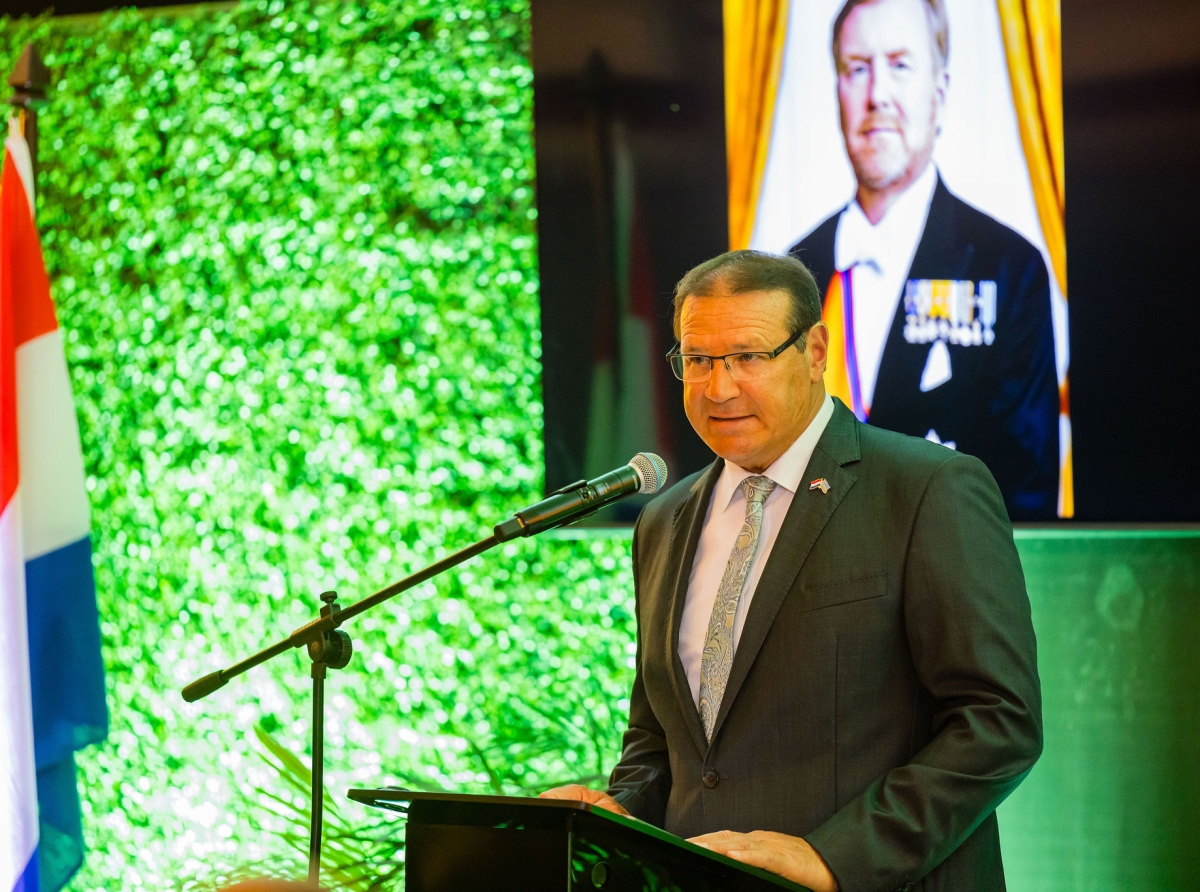 Siman pasa tabatin ceremonia di naturalisacion den hardin di Cas Ceremonial di Gobernador