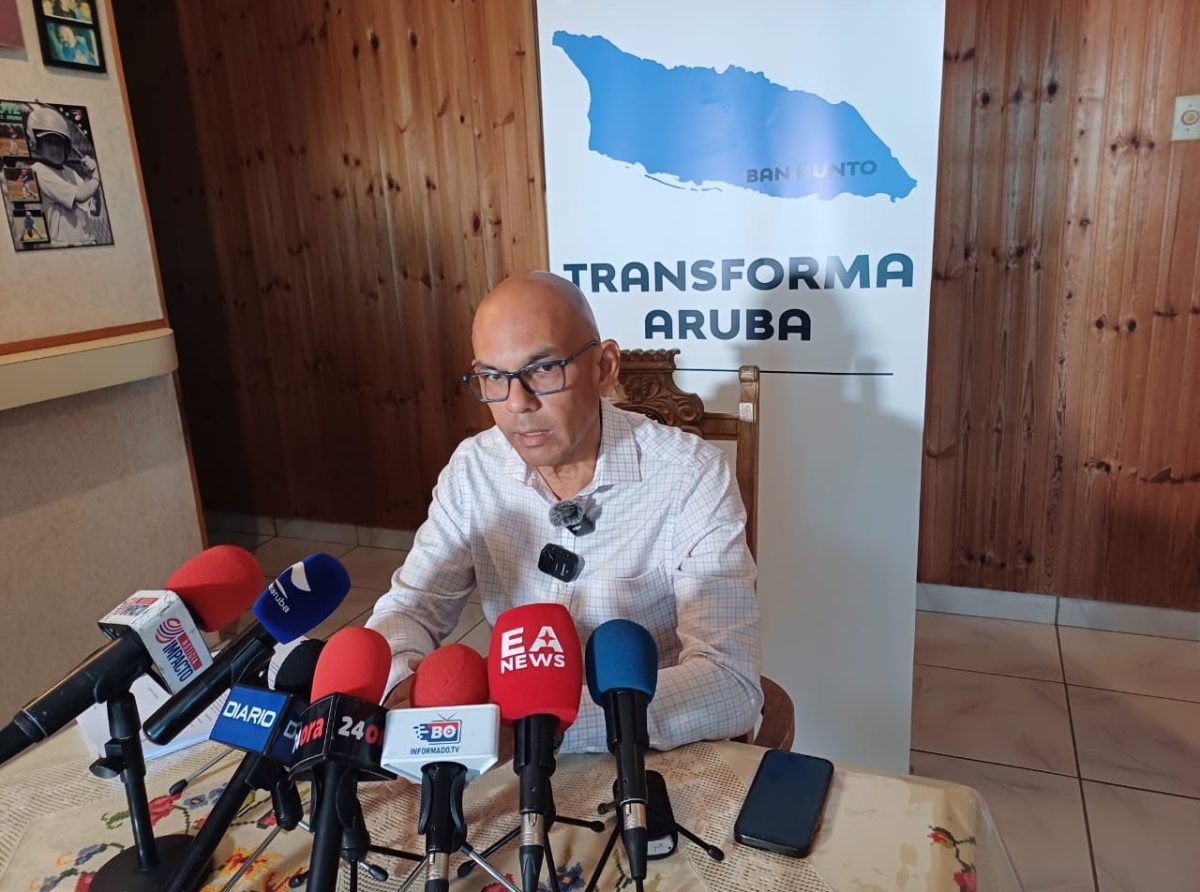 Otmar Oduber a pidi pueblo y prensa bis'e ki logro, un so, a yuda Aruba su economia durante e ultimo tres aña y mey