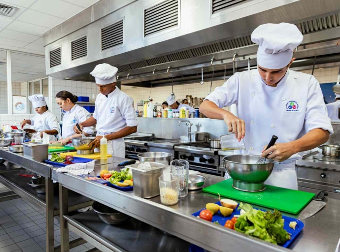 Autentico Aruba Culinary Festival ta cuminza cia cu competencia entre studiantenan di EPI y EPB