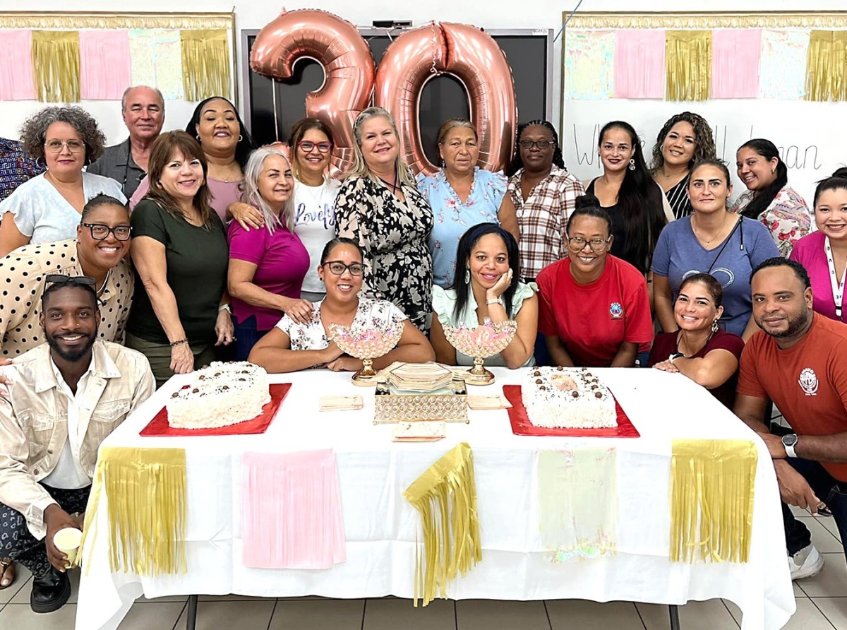 Celebrando e di 30 aña den enseñansa di e dinamico Jane Hooft