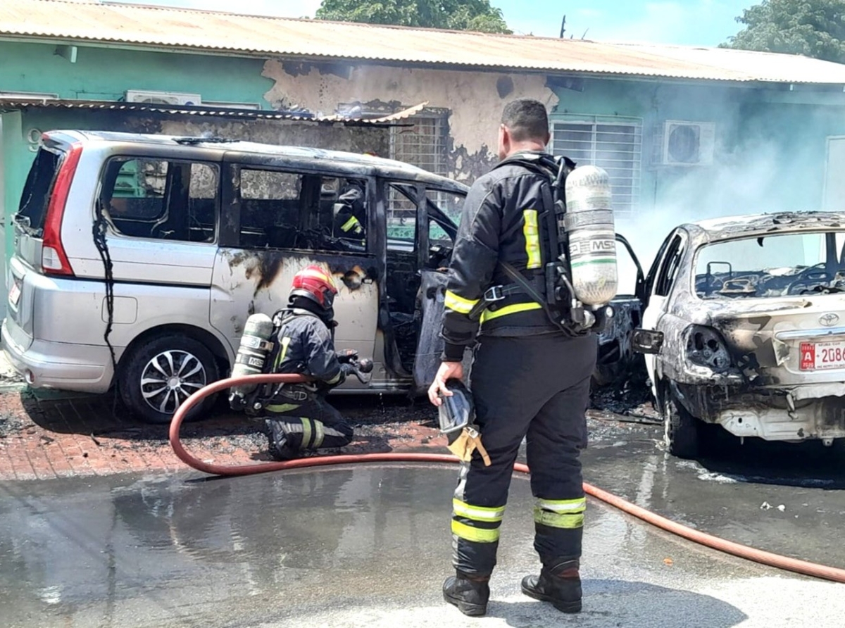 Candela fuerte a kima dos vehiculo y casi a cende e cas tambe