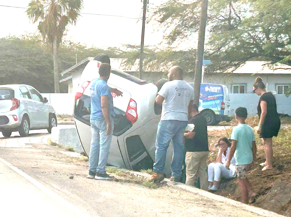 Dalmento a finalisa den auto gebolter den greppel