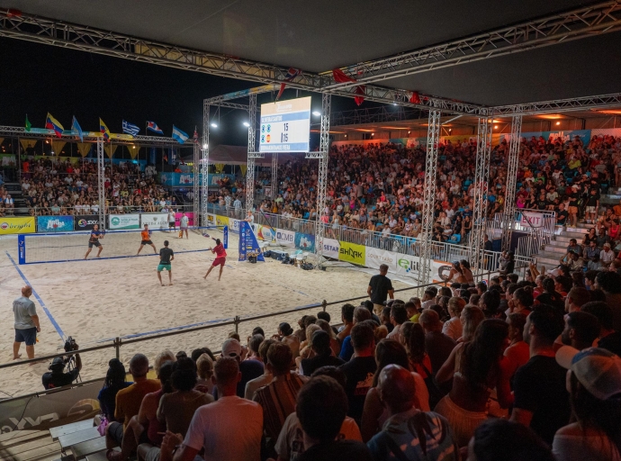 Lo cuminza cobra entrada pa mira competencianan Aruba Open Beach Tennis Championships