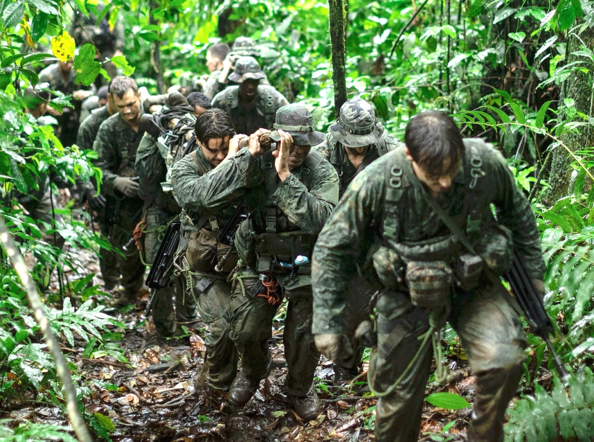    Militarnan di Aruba participando den training riguroso na Martinique