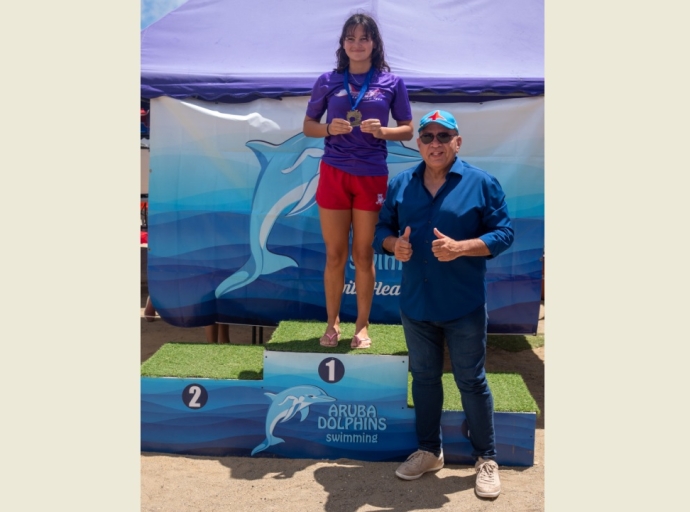 Minister Endy Croes a entrega premio na e ganadonan di 'Open Water 2024'