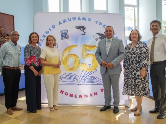 Prome Minister presente pa e celebracion di 65 aña di Colegio Arubano