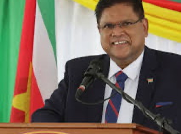 Presidente di Republica di Surinam riba un bishita oficial na Aruba