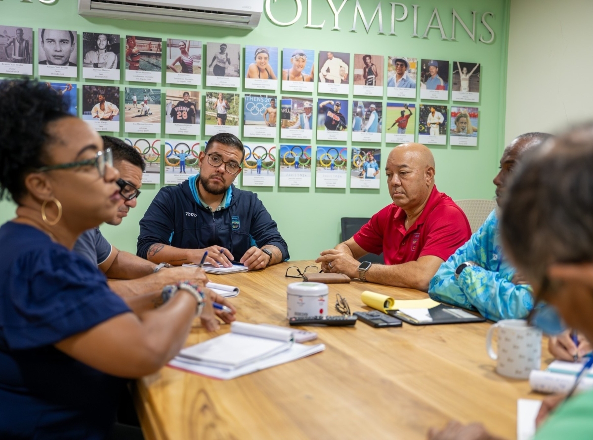 Comite Olimpico Arubano a reuni cu directiva nobo di Federacion di Atletismo