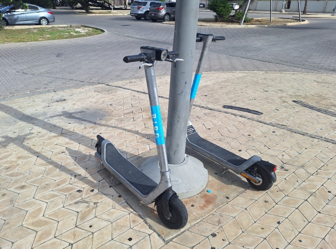 Representante di Asociacion Rijscholen ta splica pakico E-scooter ta asina peligroso pa Aruba