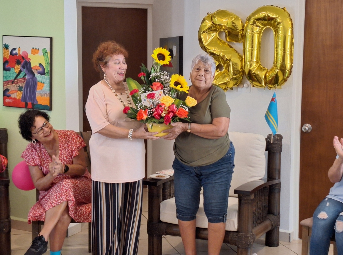    Grupo Tiki Tin a celebra 80 aña di Maria Gei, un dama hopi activo y modelo pa hopi adulto mayor   