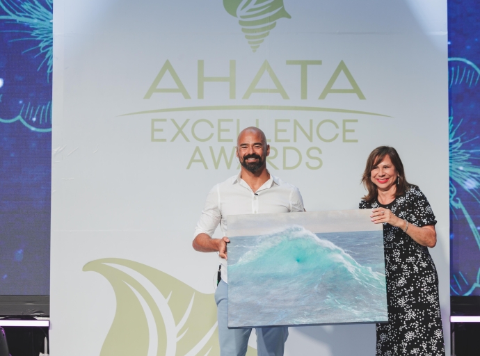 Landado legendario local Deaxo Croes a inspira durante ‘AHATA Excellence Awards 2024’