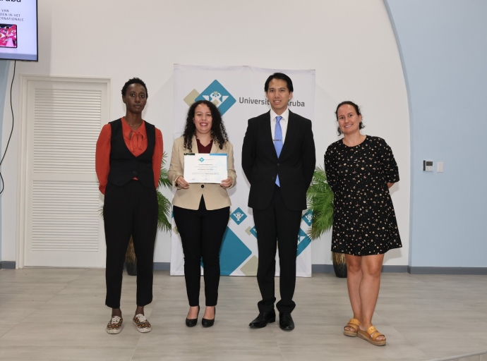 Genisha Thijzen a gradua di Facultad di Ley na Universidad di Aruba