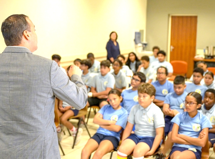 Minister Geoffrey Wever a duna presentacion SDG'’s na alumnonan di St. Annaschool