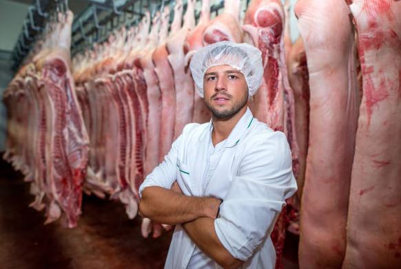 Tur persona cu kier sacrifica un cabrito, carne of porco pa consumo mester haci esaki na Abattoir