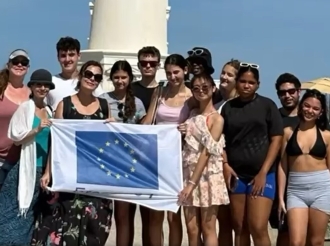 Studiantenan di Romania a bay core rond conoce tiki di Aruba