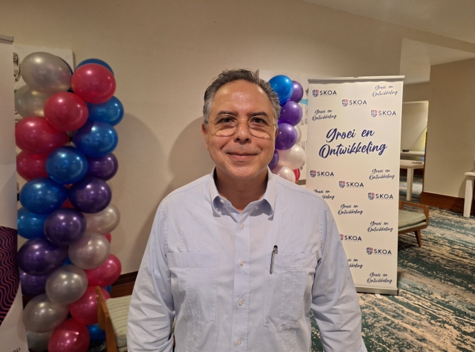 Presidente di Corte a duna dos aporte durante Congreso Nacional di Enseñanza