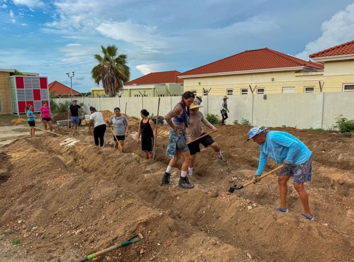 Hopi a duna man pa yuda Orthopedagogisch Centrum Aruba haya su hardin di alimentacion