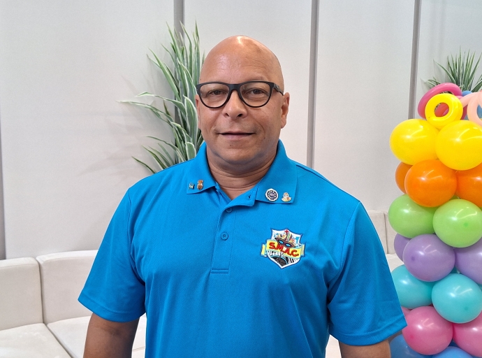 Dialuna 11 di November anochi a lansa e website oficial di Carnaval 71