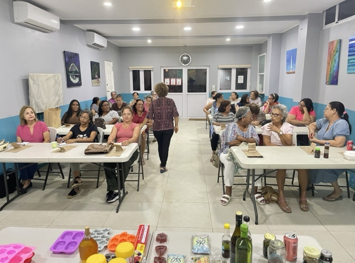 Diasabra awor lo tin un exposicion di habon artesanal traha localmente