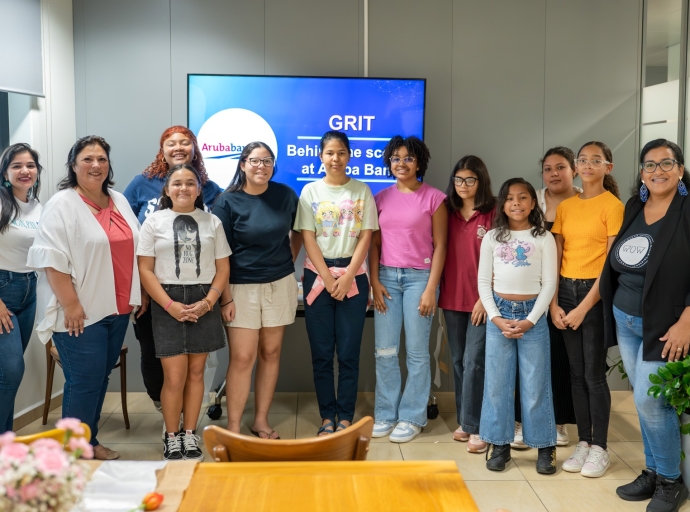 Aruba Bank ta organisa un ‘Behind-the-Scenes Session’ pa ganadornan di 'GRIT Seminar'