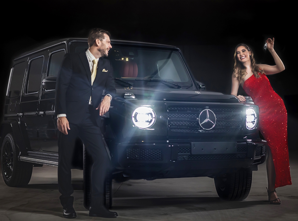 Clientenan por gana e Mercedes-Benz G-Class 2024 of 200 mil Dollar cash   