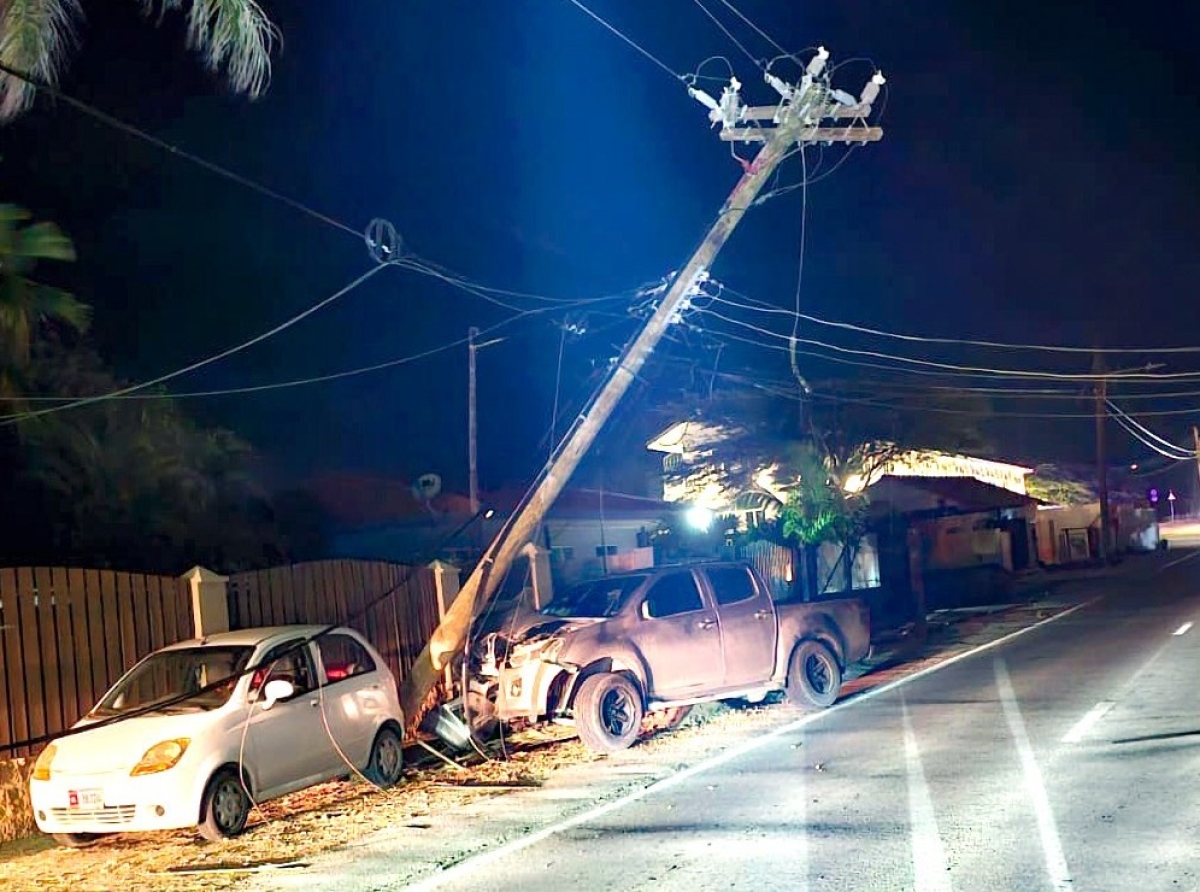 Area di Savaneta sin coriente debi cu auto a dal palo di voltahe halto