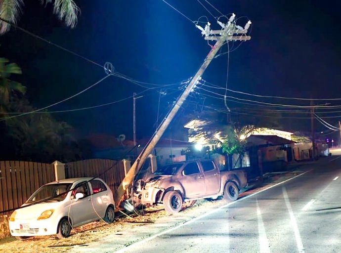 Area di Savaneta sin coriente debi cu auto a dal palo di voltahe halto