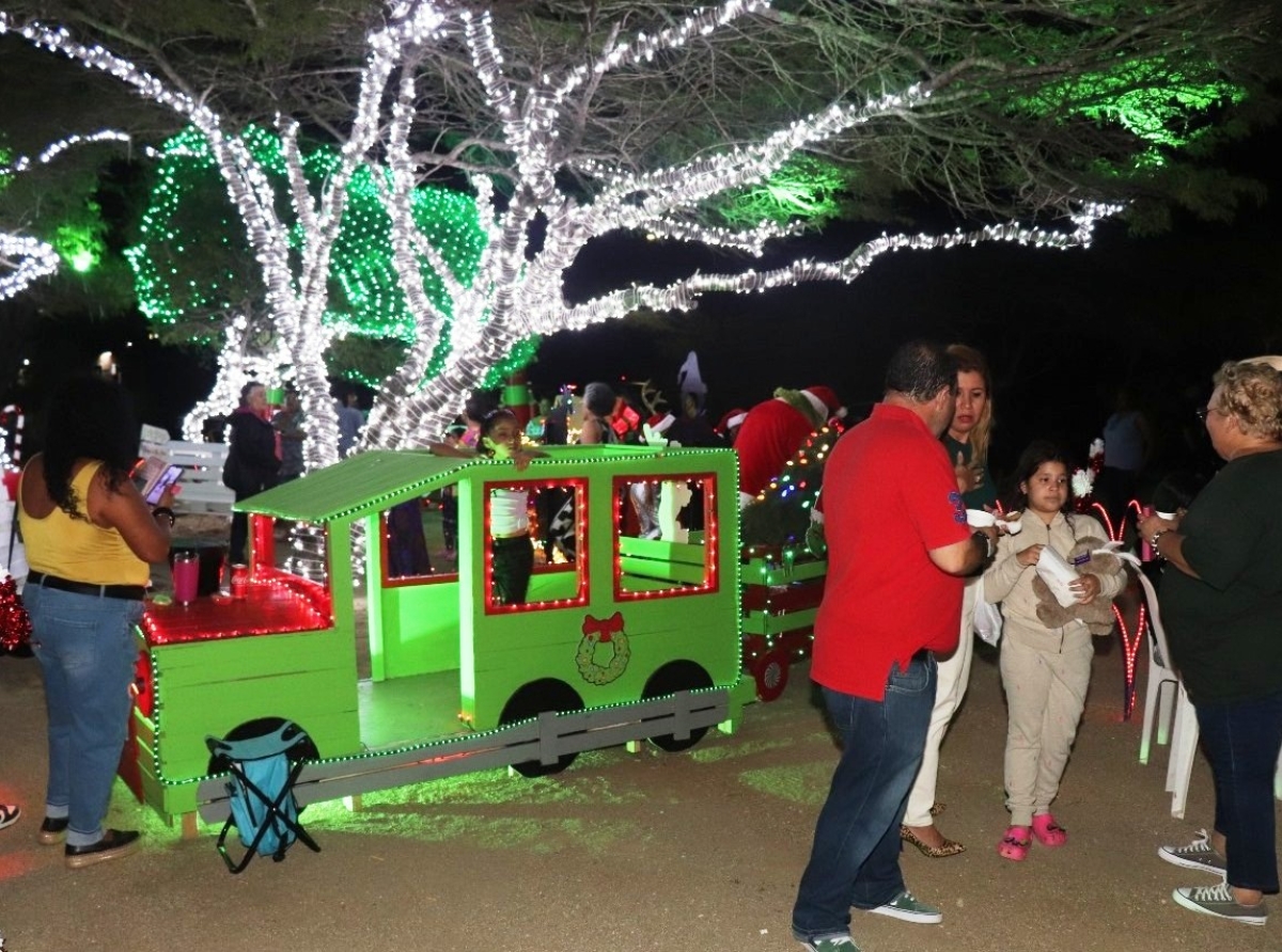 Bunita apertura di e Rotonde di Mama Rosa cu tema “The Grinch”