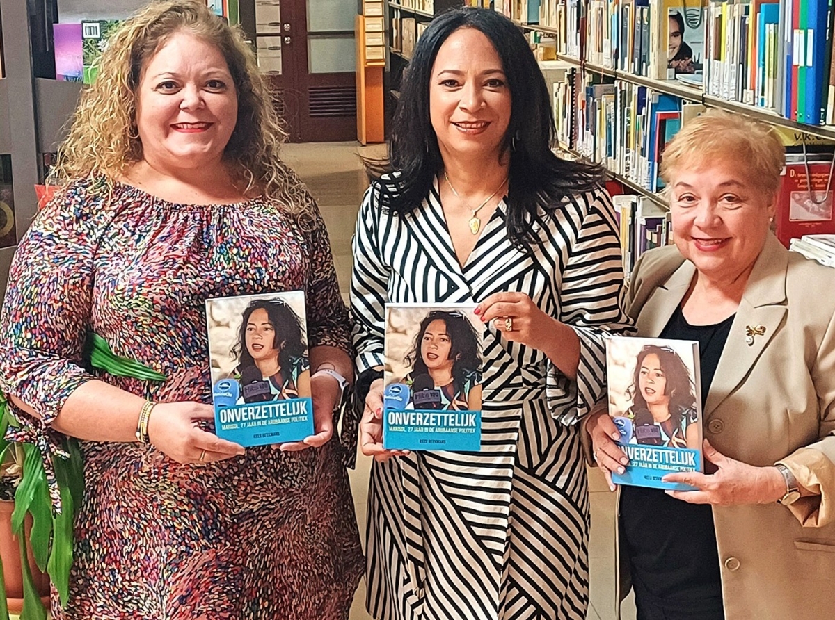 Buki nobo di Marisol Tromp entrega na Biblioteca