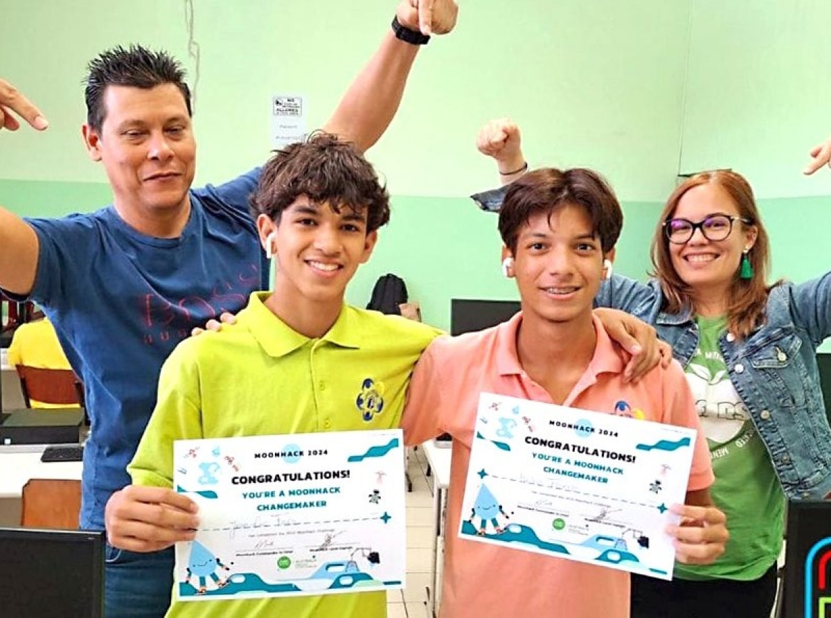 Maria College orguyoso di dos alumno cu a gana premio den Coding di Computer