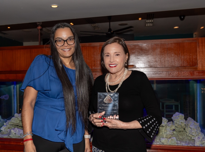 Grand Master Marilu de Veer a ricibi su plakkaat pa su aporte na Taekwondo Team Aruba