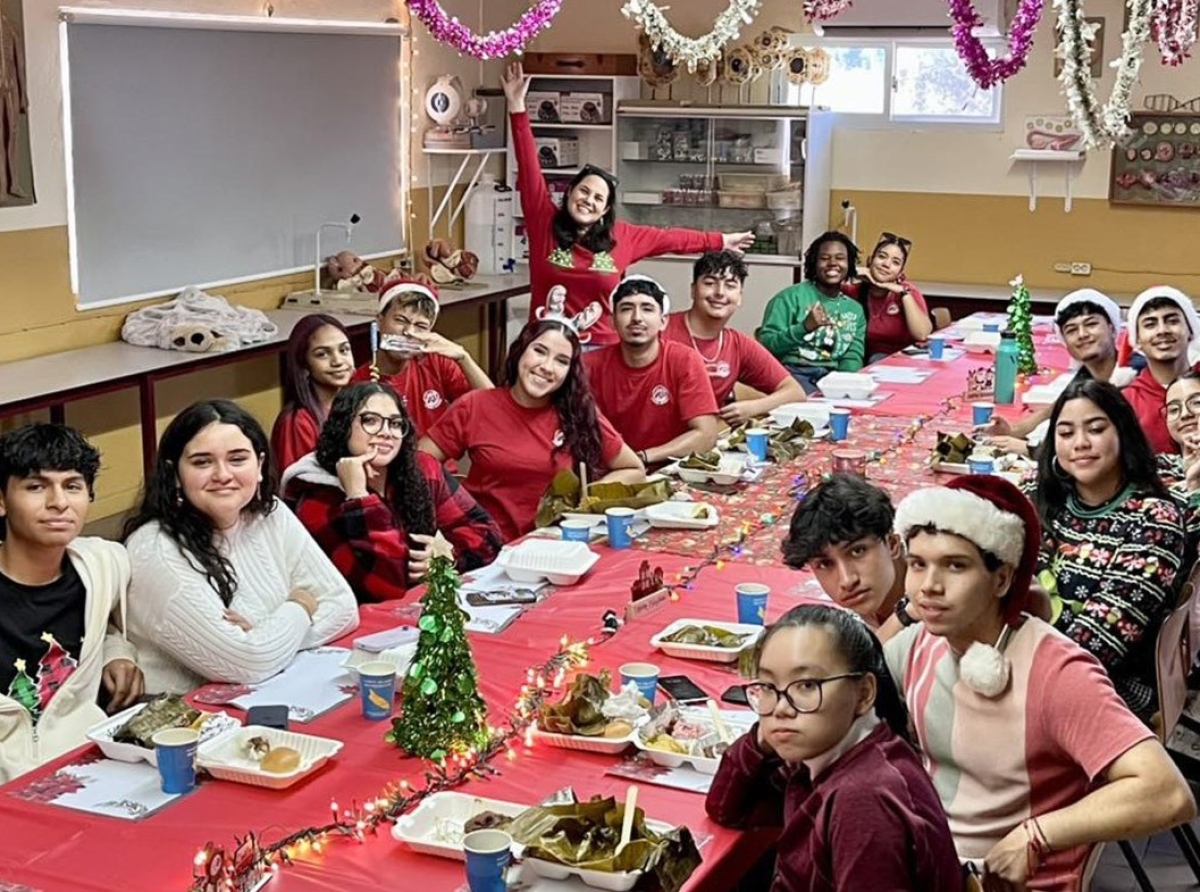 Asina Colegio Arubano a tene nan desayuno di Pasco den pidjama