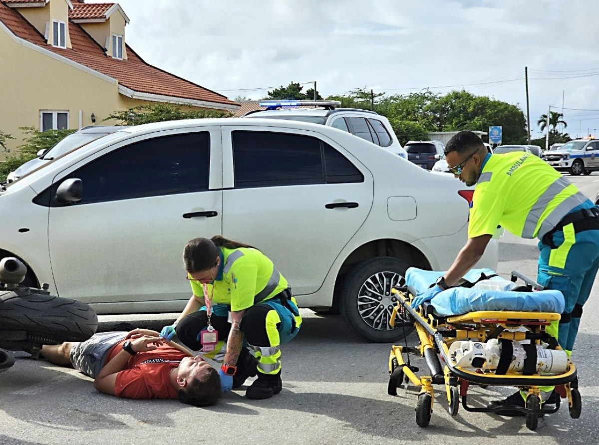 Dalmento entre Suzuki Hayabusa y un auto na Shiribana