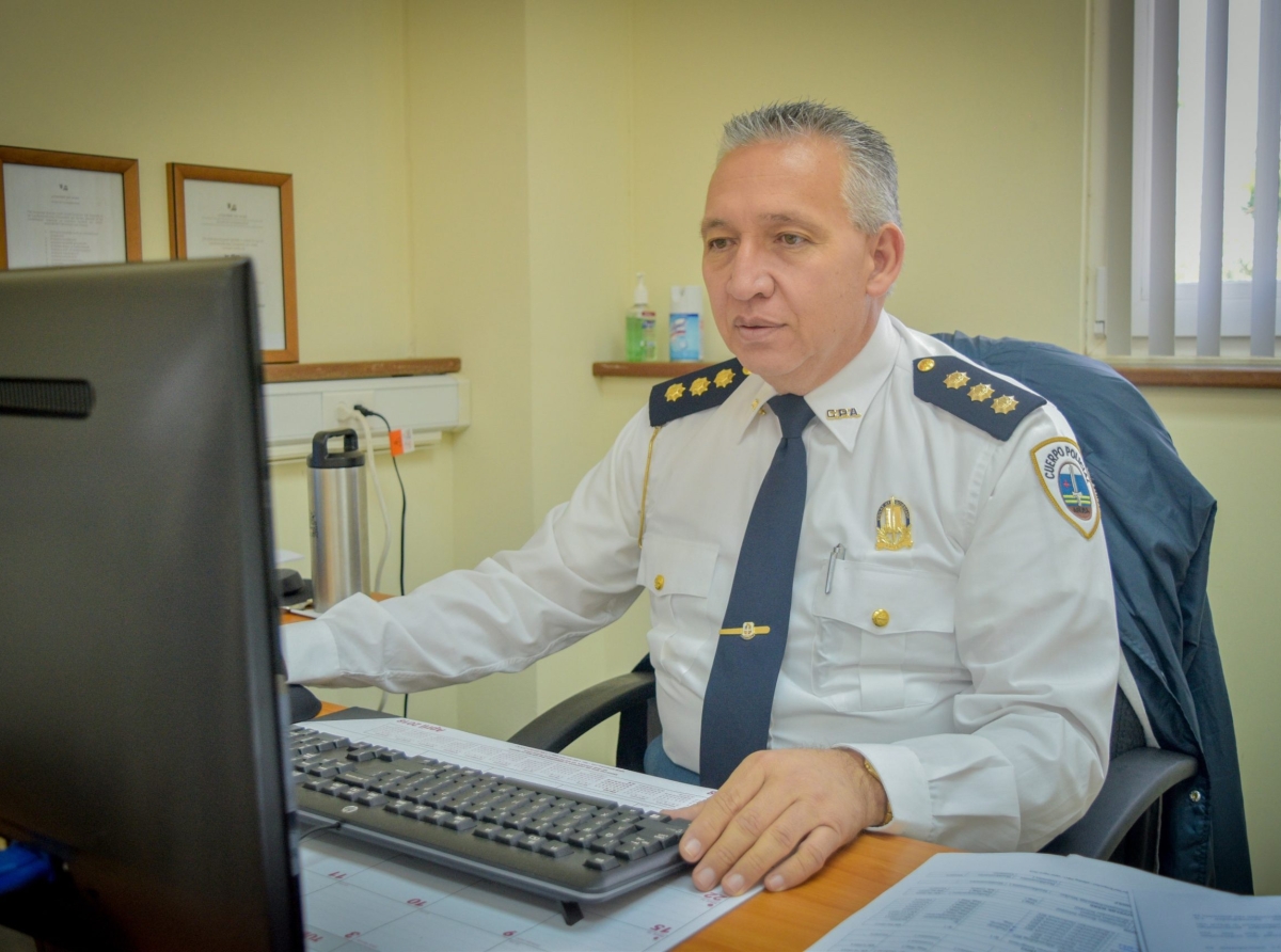 Comisario De Mey ta bay dirigi Carnaval 71 pa Cuerpo Policiall