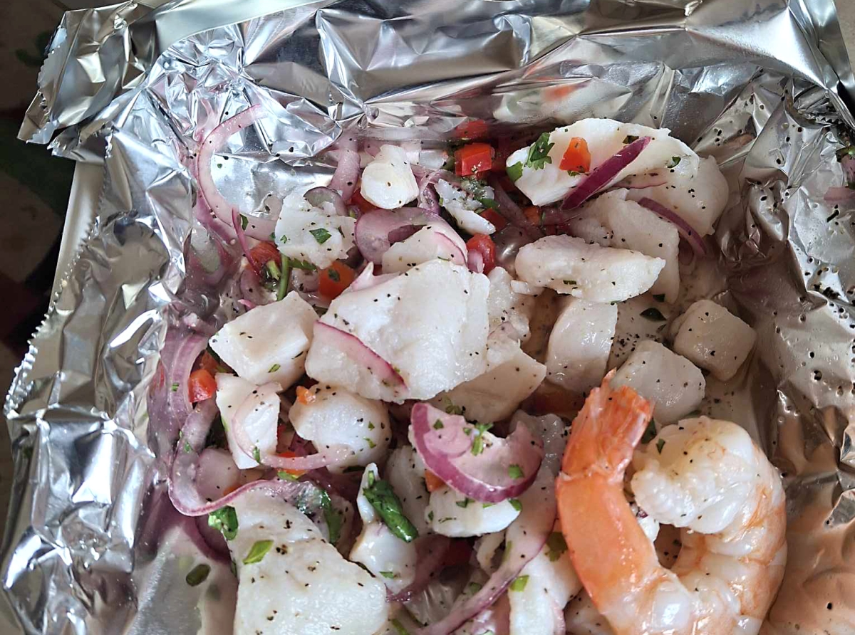 Hopi hende sorprendi con Restaurant local a bende Ceviche den foil di aluminio