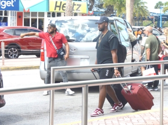 Cuatro vuelo cancela riba Dialuna a crea dolor di cabez pa acomoda e pasaheronan