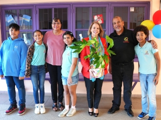 Muchanan di Colegio Conrado Coronel cu entusiasmo a ricibi Prome Minister