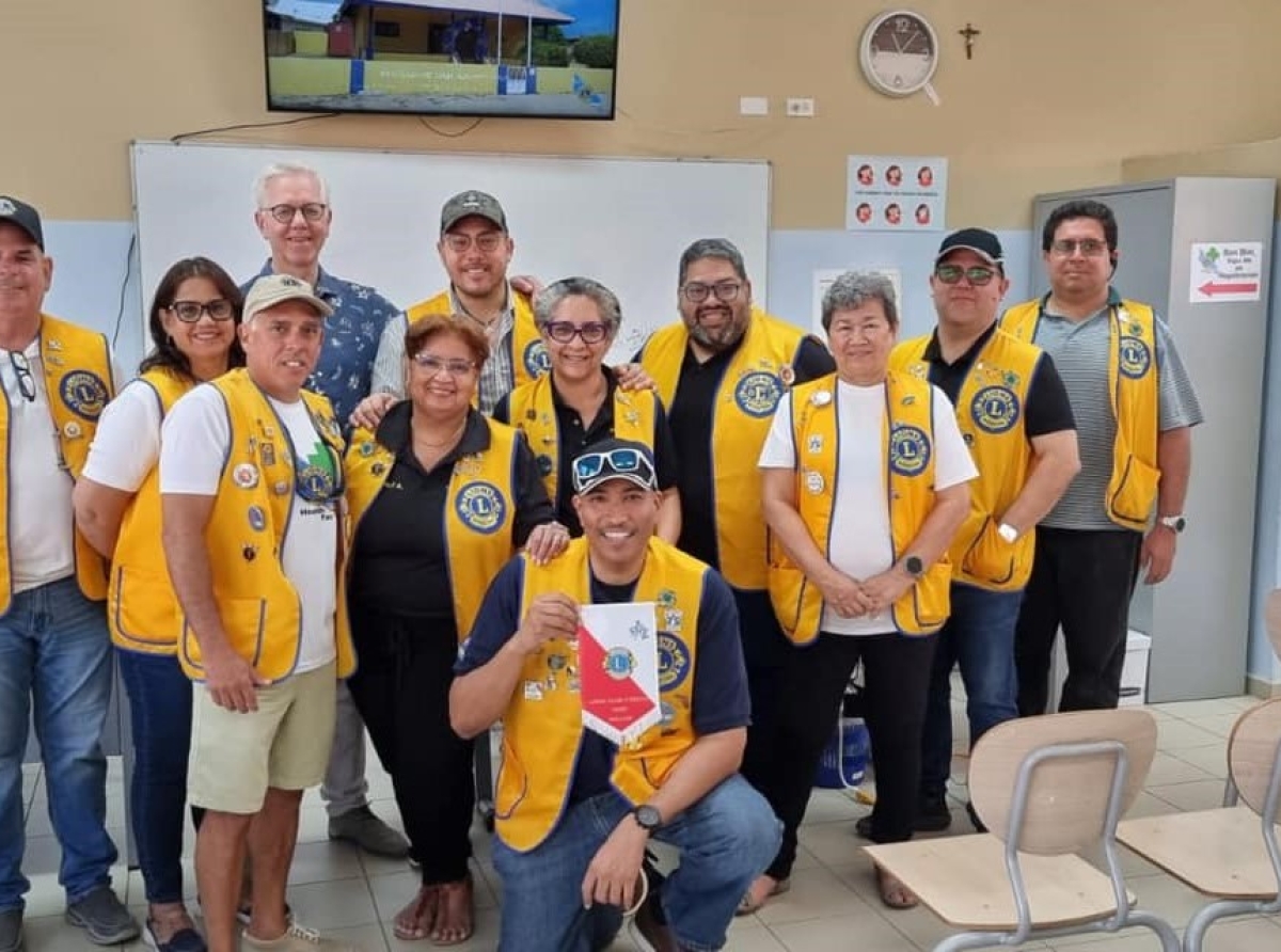 Aruba Lions agradecido cu Colegio San Augustin a duna un man