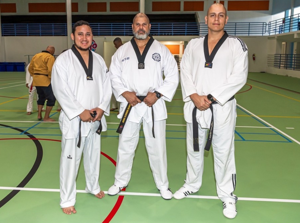 Alumnonan di Aruba Taekwondo Bond cu training pa examen