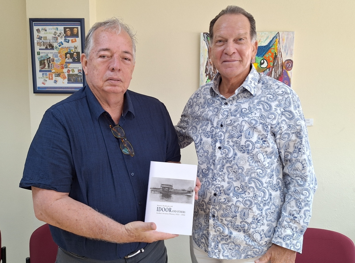 Diahuebs tin presentacion di e buki 'IDOOR and others: Aruba’s Aviation History 1923-1950