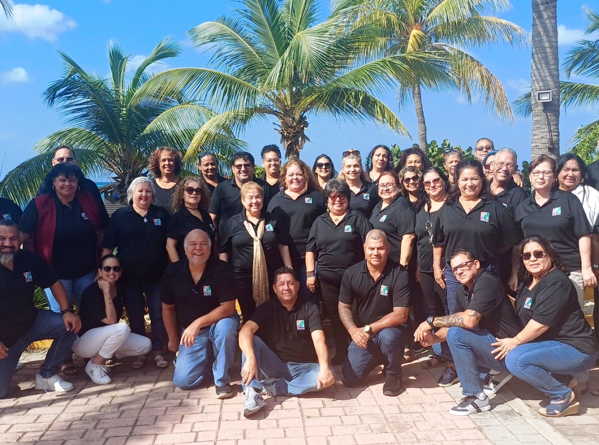 Personal di Biblioteca Nacional Aruba a celebra 'Dia di Biblioteca'