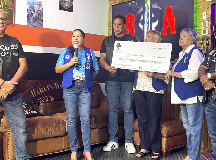 Old Skool Bikers cu donacion di 45 mil na Women’s Club pa proyecto ‘Dress a Child’