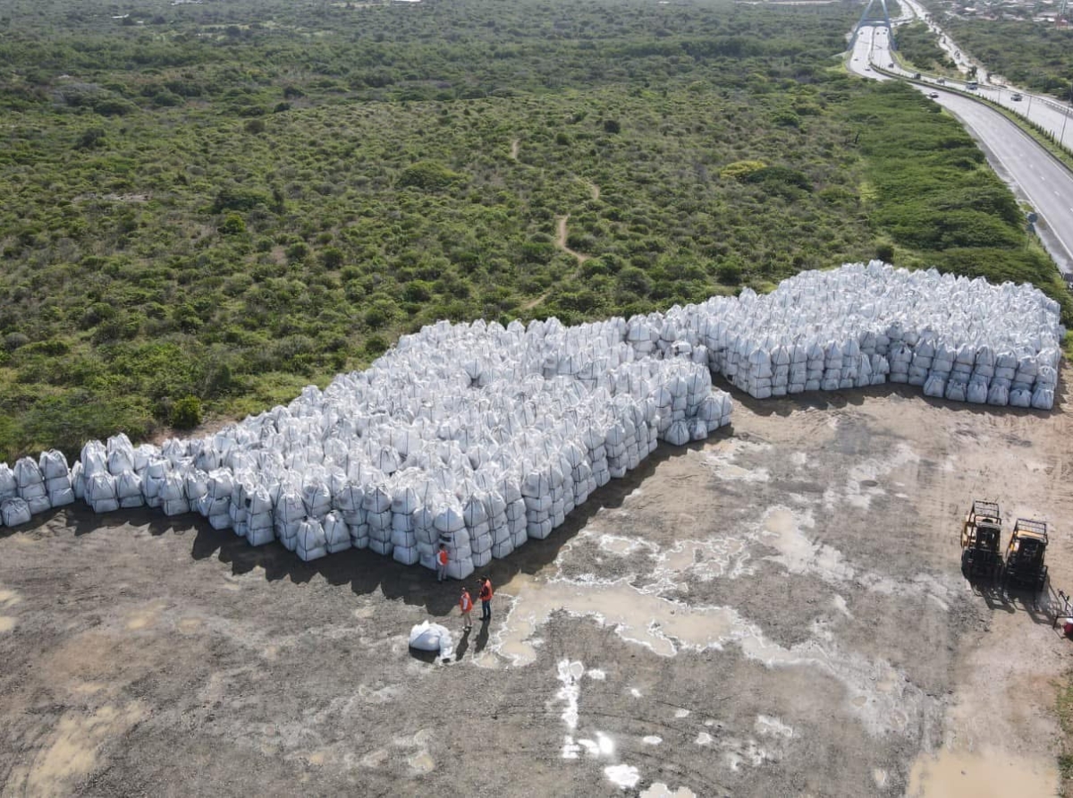 Bultonan di santo blanco cerca di brug di Green Corridor ta trata di 'Micro Pavement'